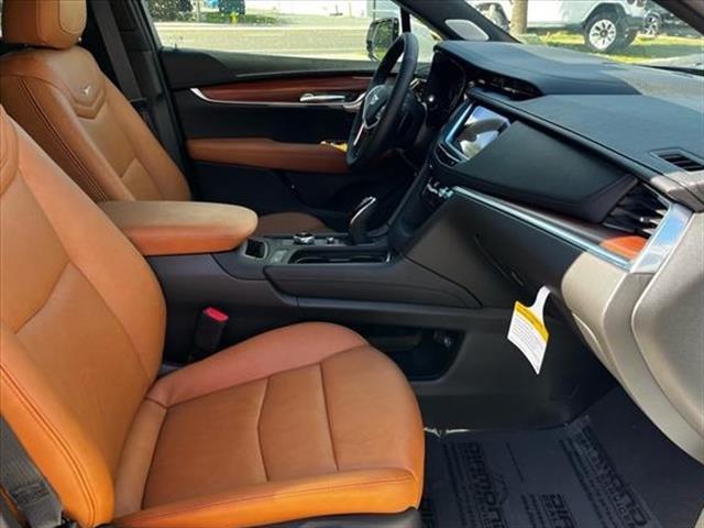 new 2025 Cadillac XT5 car, priced at $58,990