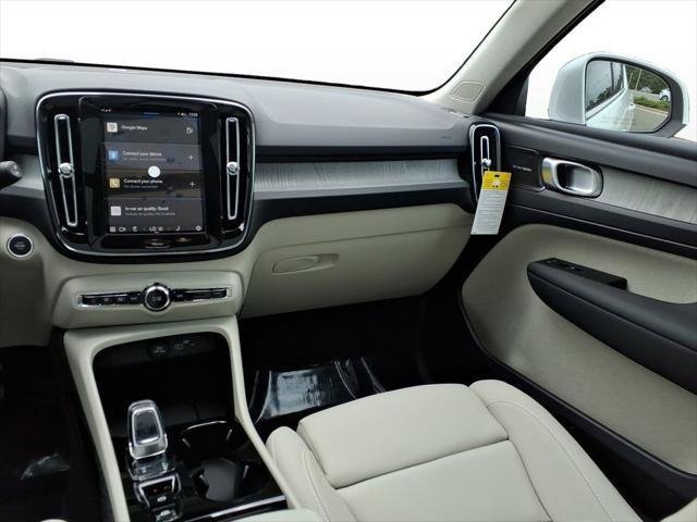 new 2025 Volvo XC40 car, priced at $49,565