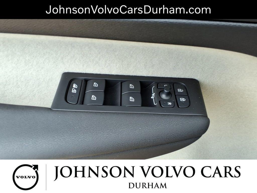 new 2025 Volvo XC40 car, priced at $51,565