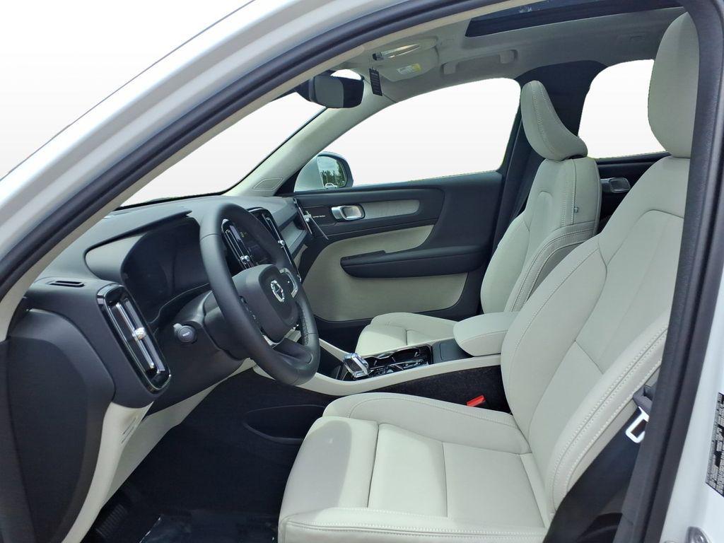 new 2025 Volvo XC40 car, priced at $49,565
