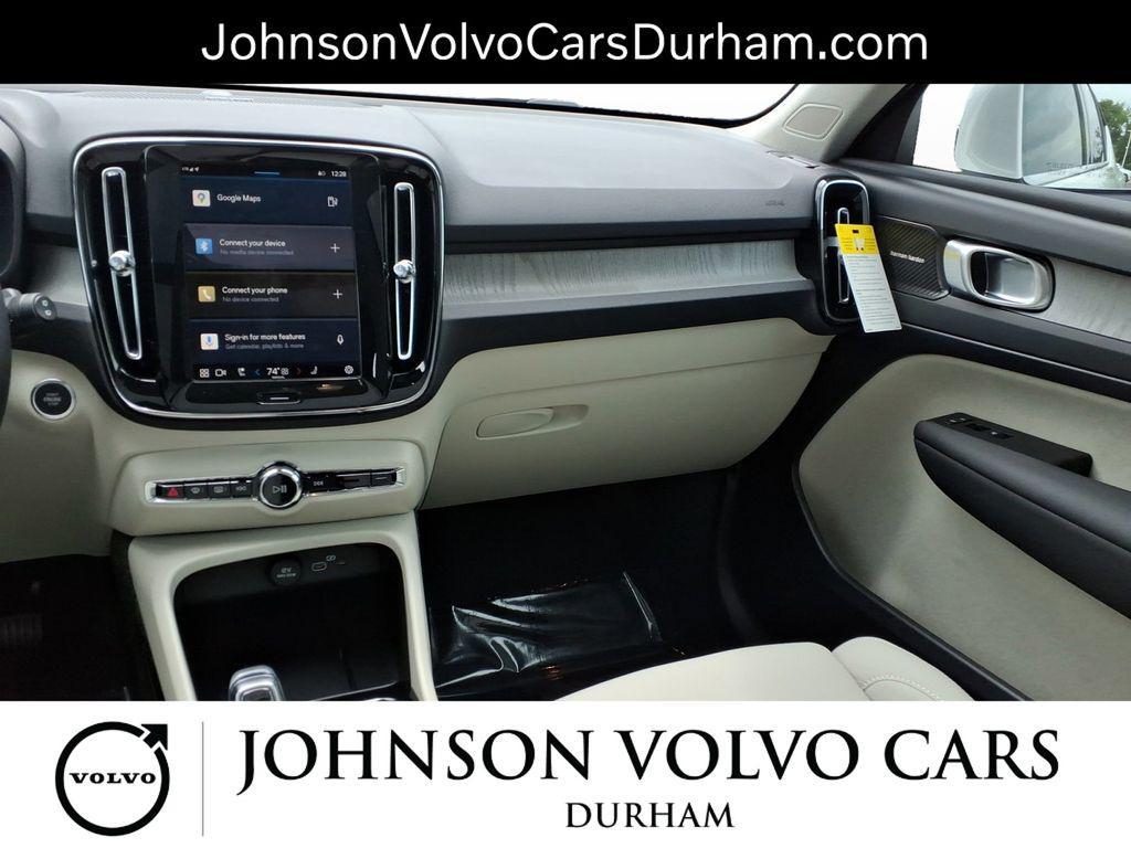 new 2025 Volvo XC40 car, priced at $51,565