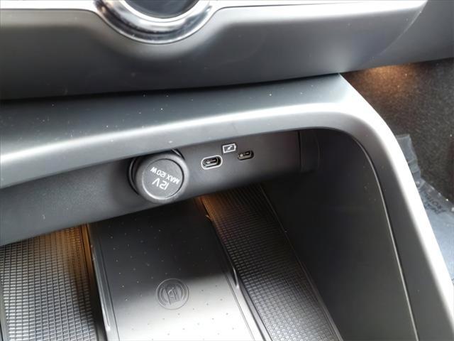 new 2025 Volvo XC40 car, priced at $45,215