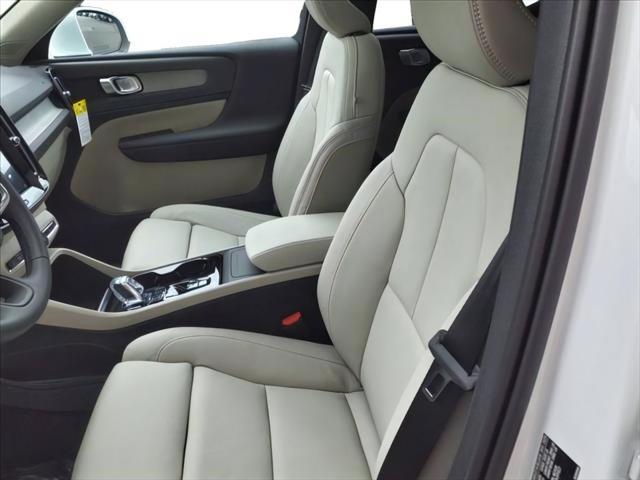 new 2025 Volvo XC40 car, priced at $46,315