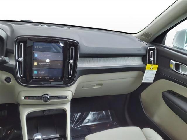 new 2025 Volvo XC40 car, priced at $46,315