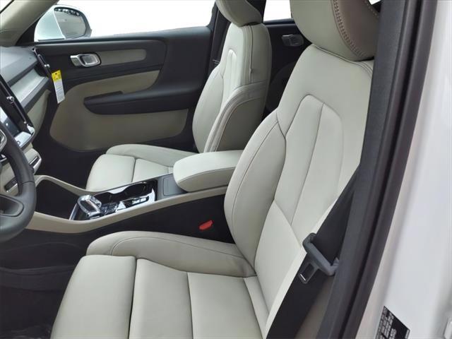 new 2025 Volvo XC40 car, priced at $48,315