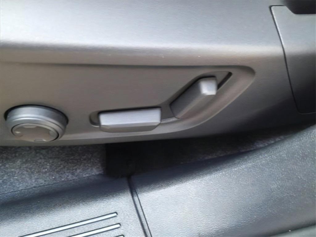 new 2025 Volvo XC40 car, priced at $48,315