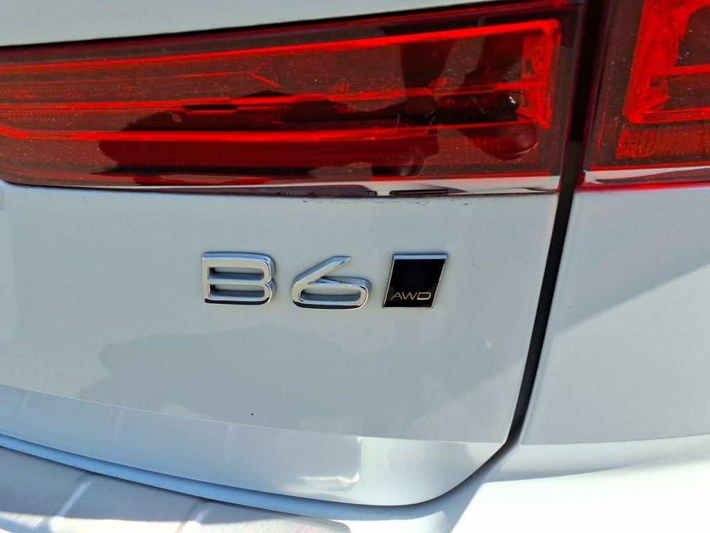 used 2022 Volvo XC60 car, priced at $38,911