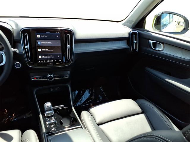 new 2025 Volvo XC40 car, priced at $47,790