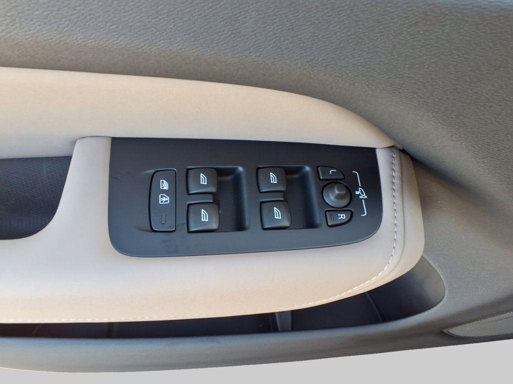 new 2026 Volvo XC60 car, priced at $54,985