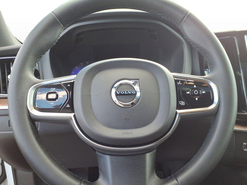 used 2023 Volvo XC60 car, priced at $38,931