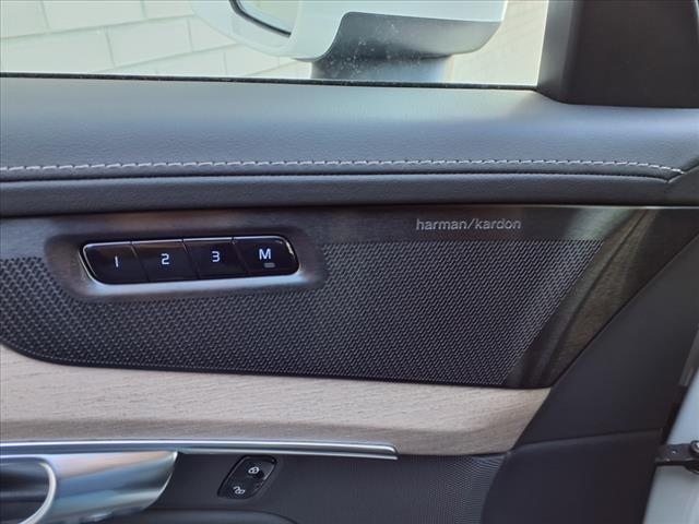 new 2025 Volvo XC90 car, priced at $64,055