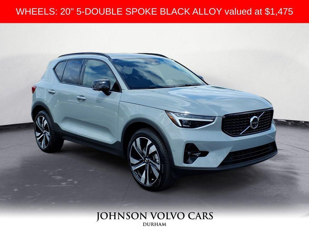 new 2025 Volvo XC40 car, priced at $45,290