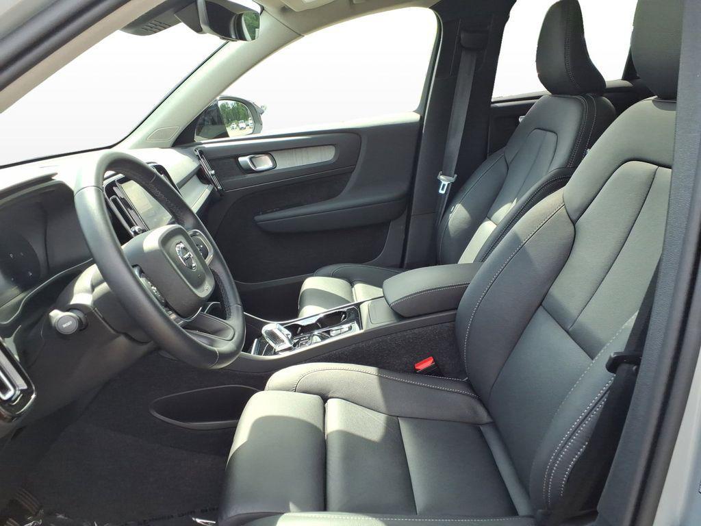 new 2025 Volvo XC40 car, priced at $47,790
