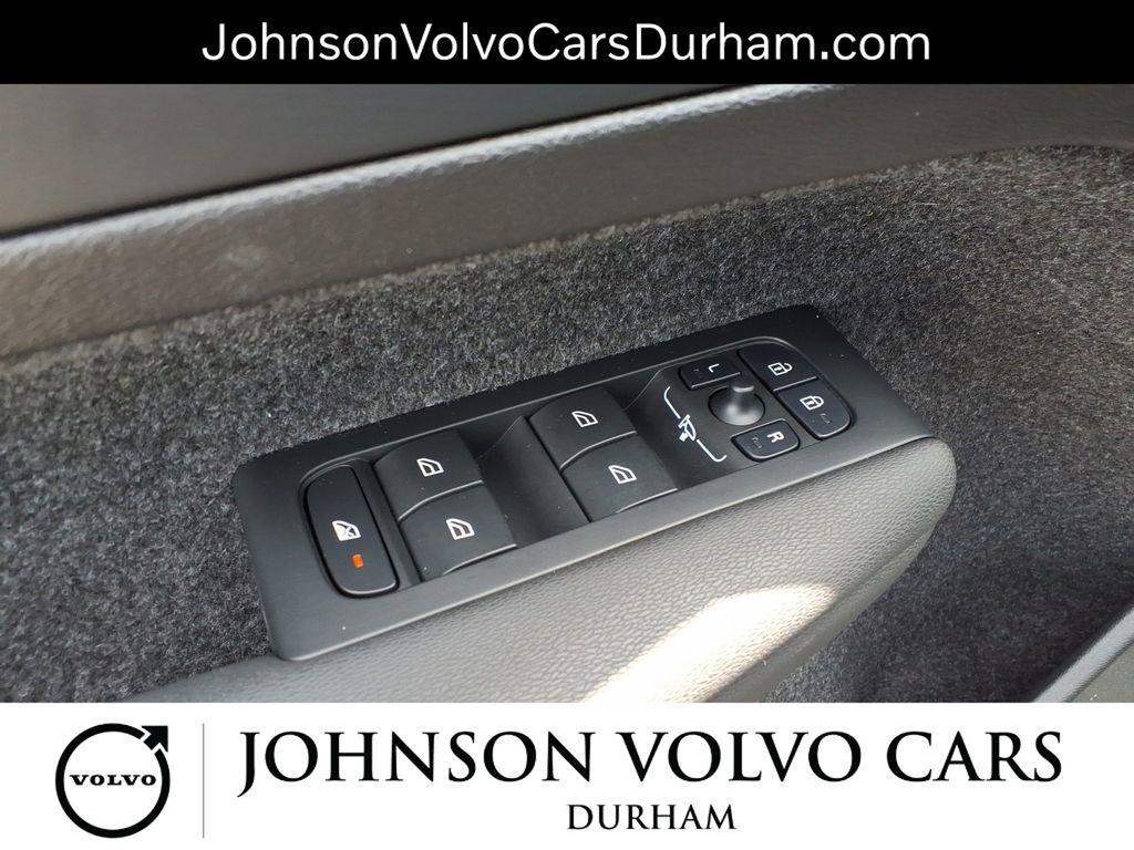 new 2025 Volvo XC40 car, priced at $49,790