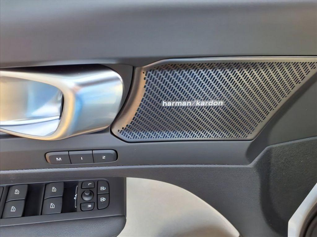 new 2025 Volvo XC40 car, priced at $49,565