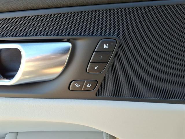 new 2025 Volvo XC60 car, priced at $54,750