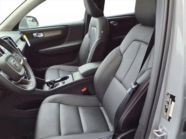 new 2025 Volvo XC40 car, priced at $45,015