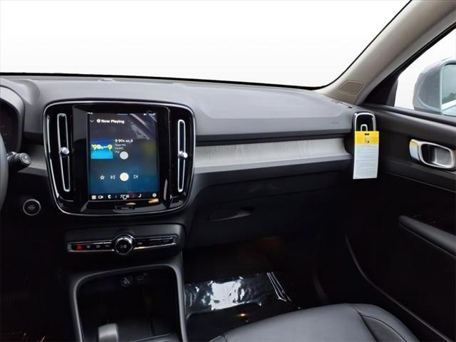 new 2025 Volvo XC40 car, priced at $45,015