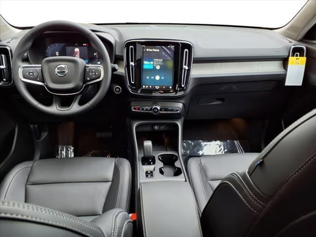 new 2025 Volvo XC40 car, priced at $44,015