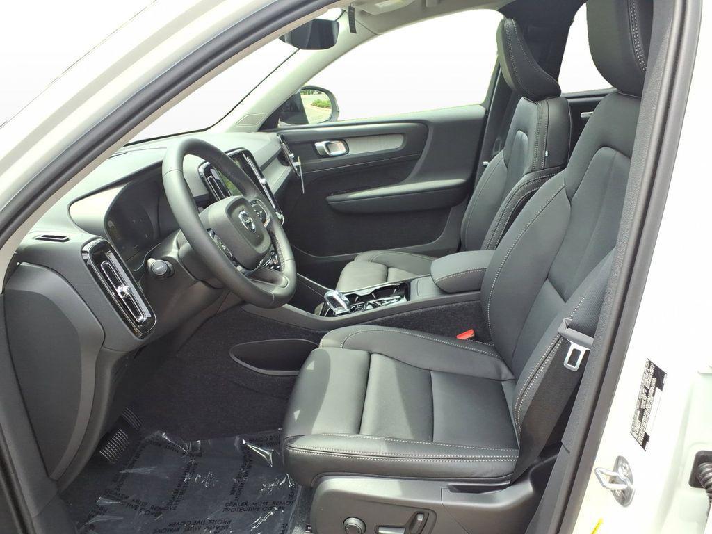 new 2025 Volvo XC40 car, priced at $46,115