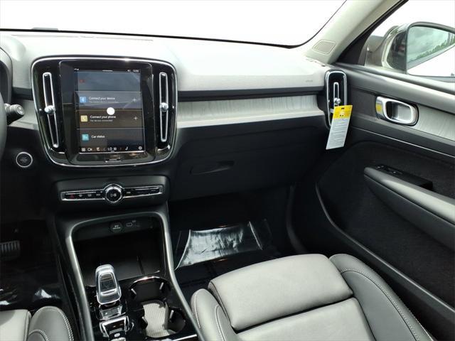 new 2025 Volvo XC40 car, priced at $46,115