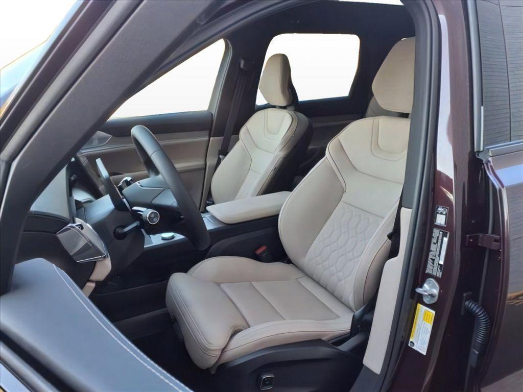 new 2025 Volvo EX90 car, priced at $90,410
