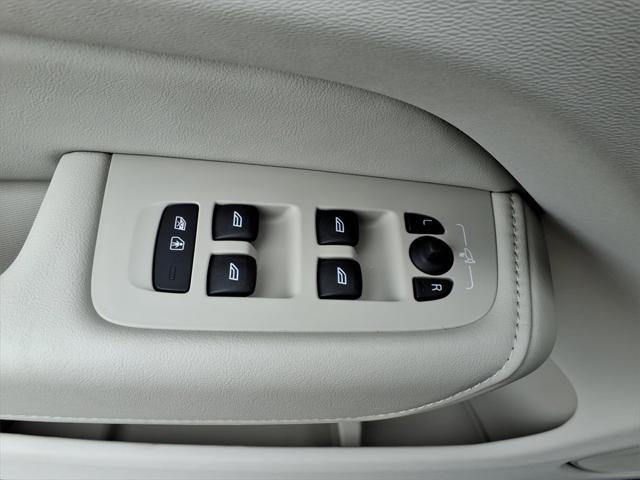 new 2025 Volvo XC60 car, priced at $56,550