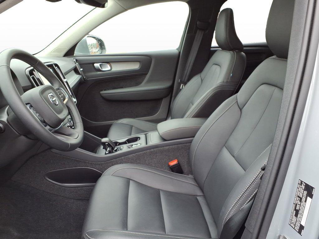 new 2025 Volvo XC40 car, priced at $45,485