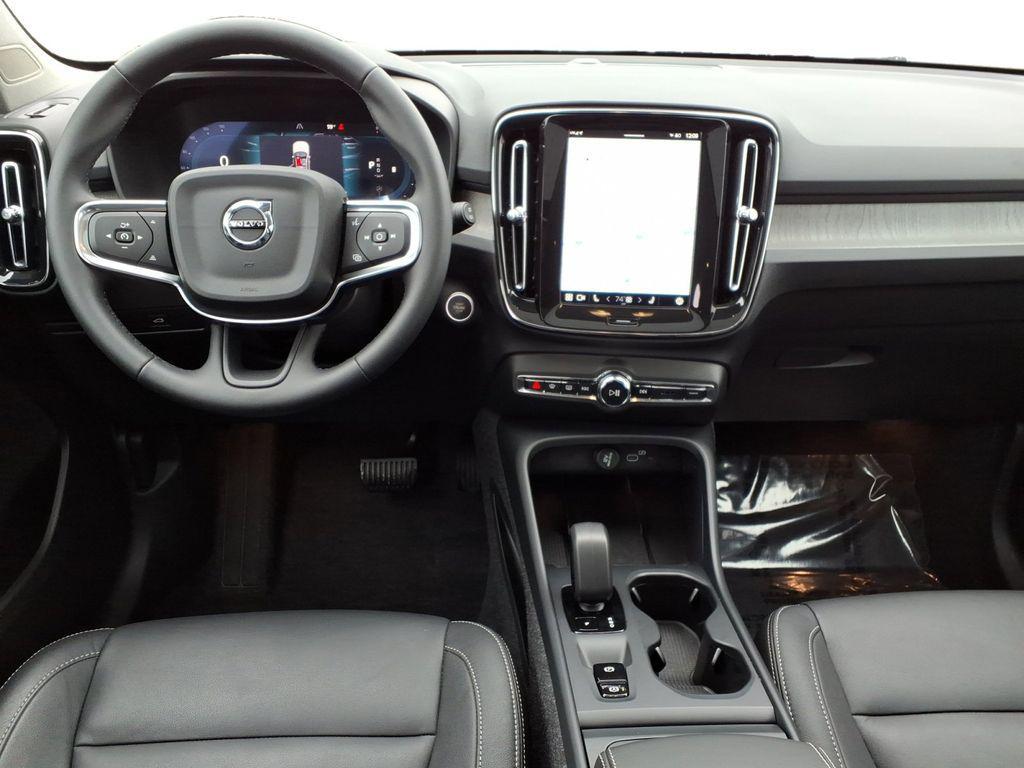 new 2025 Volvo XC40 car, priced at $45,485