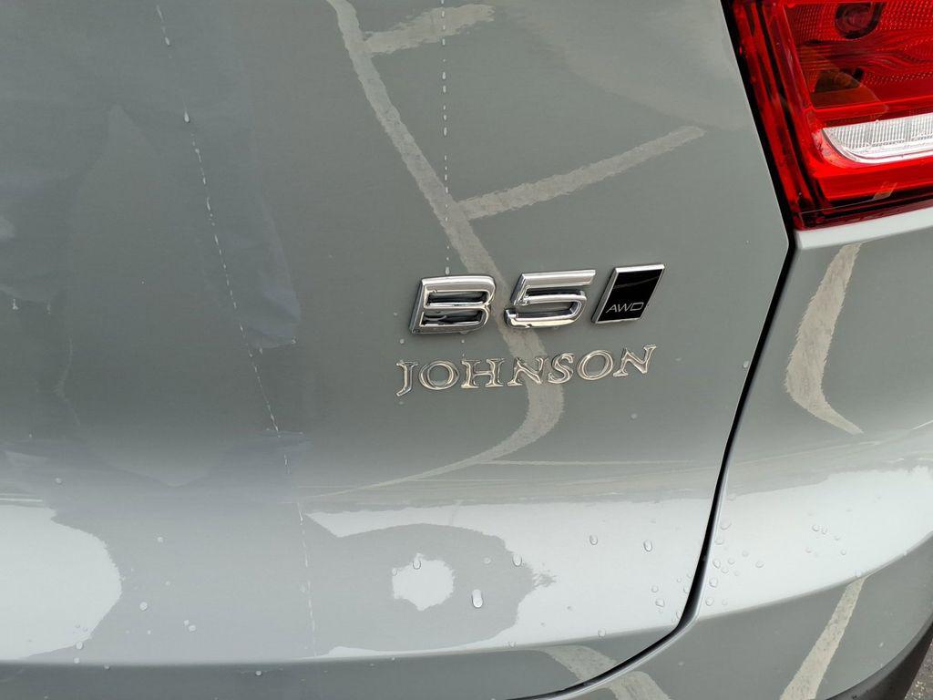 new 2025 Volvo XC40 car, priced at $45,485