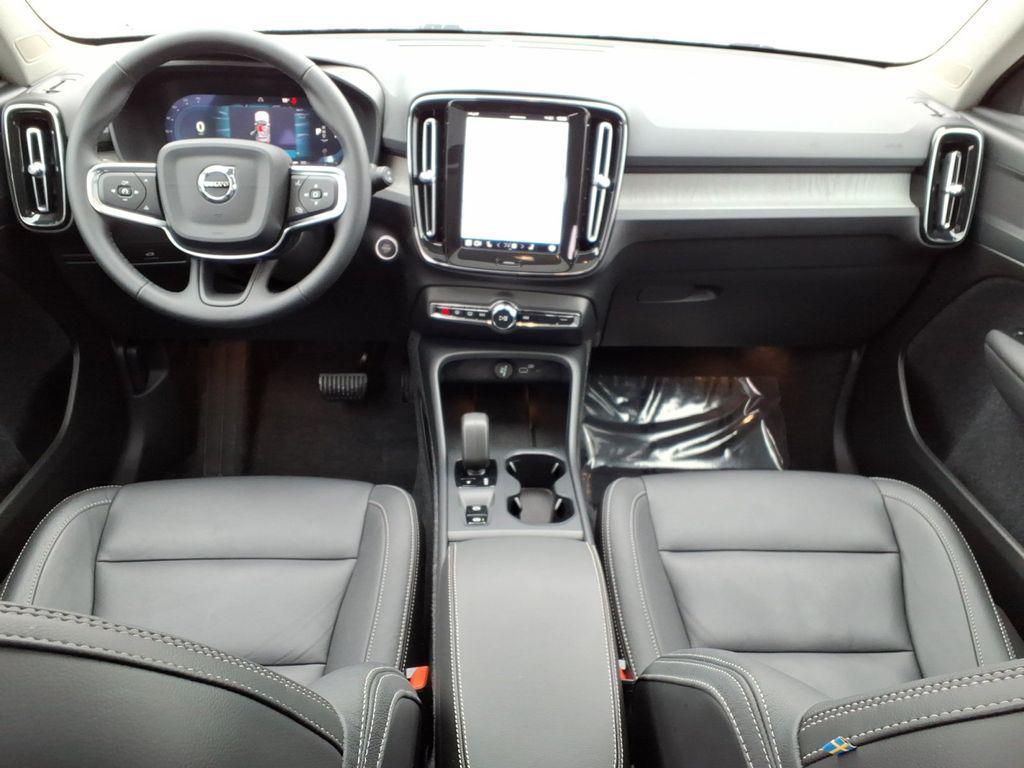 new 2025 Volvo XC40 car, priced at $45,485