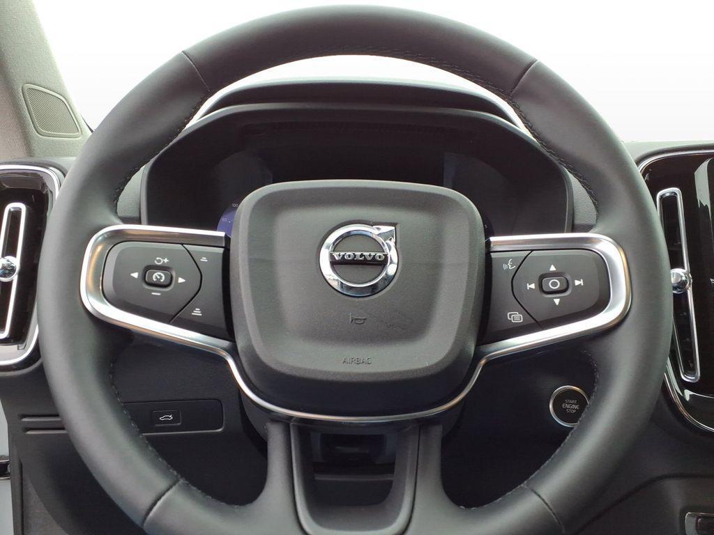 new 2025 Volvo XC40 car, priced at $45,485