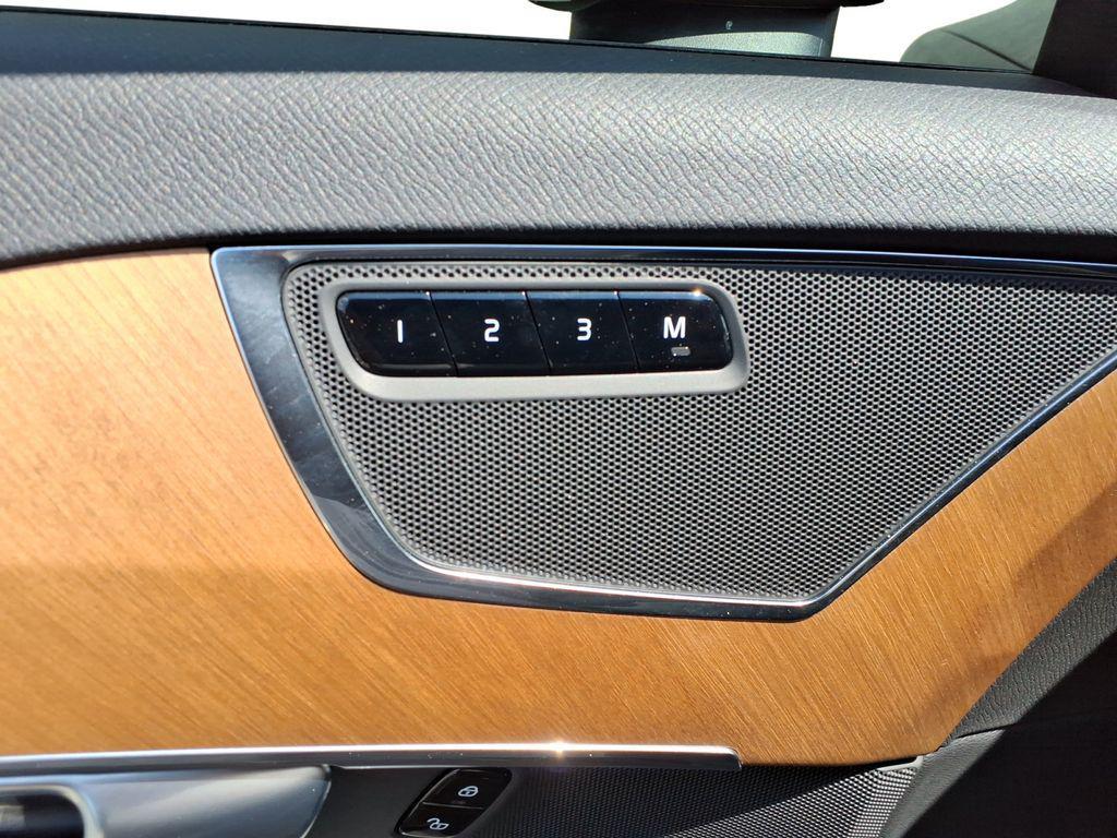 new 2025 Volvo XC90 car, priced at $53,665