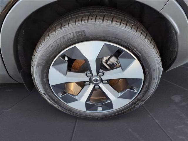 new 2025 Volvo XC40 car, priced at $46,315