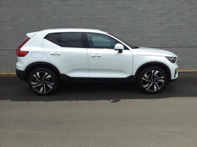 new 2024 Volvo XC40 car, priced at $41,984