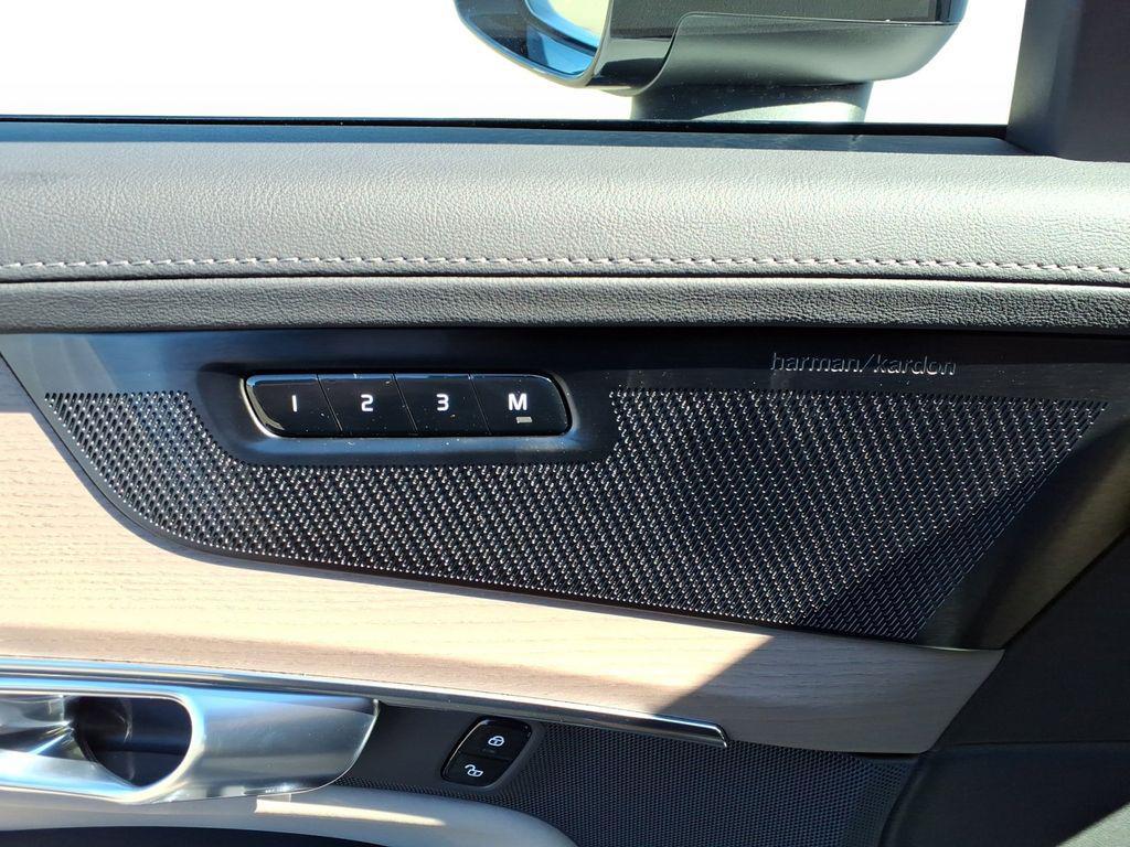 new 2026 Volvo XC90 car, priced at $72,075