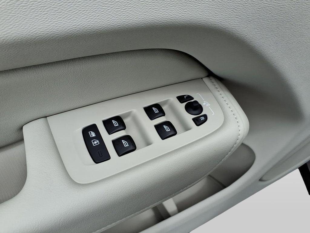 new 2026 Volvo XC60 car, priced at $62,575
