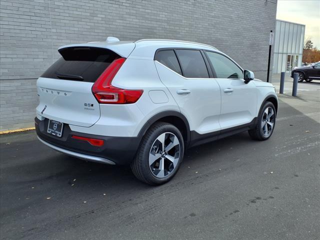 new 2025 Volvo XC40 car, priced at $46,995