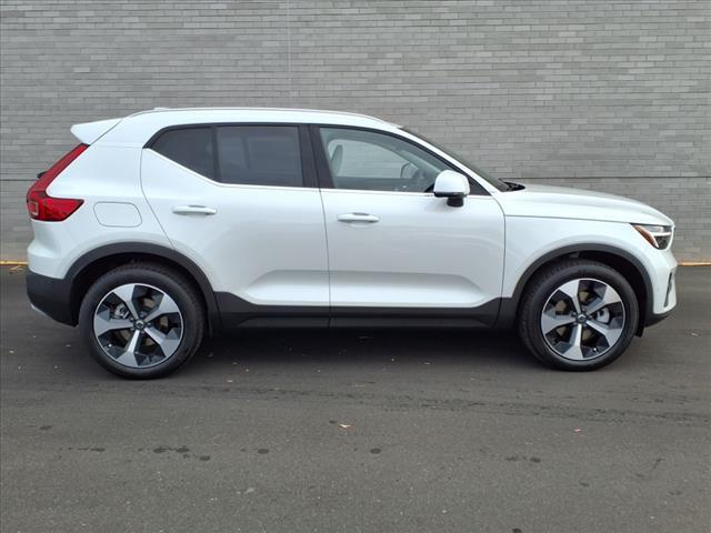 new 2025 Volvo XC40 car, priced at $46,995