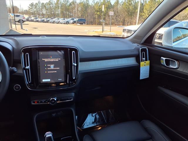 new 2025 Volvo XC40 car, priced at $46,695
