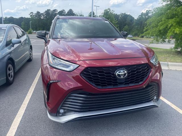 used 2021 Toyota Highlander car, priced at $31,981