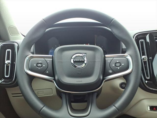 new 2025 Volvo XC40 car, priced at $46,335