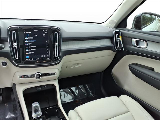 new 2025 Volvo XC40 car, priced at $46,335