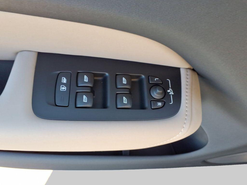 new 2026 Volvo XC60 car, priced at $54,985