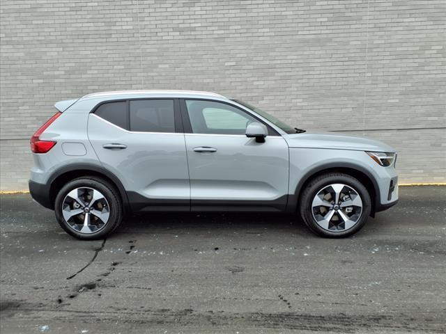 new 2025 Volvo XC40 car, priced at $45,015