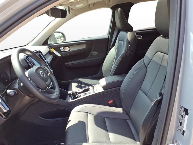 new 2025 Volvo XC40 car, priced at $44,015