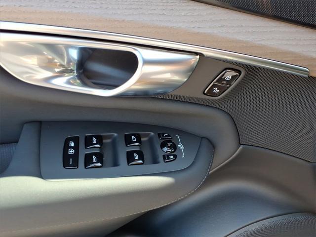 new 2026 Volvo XC90 car, priced at $71,825
