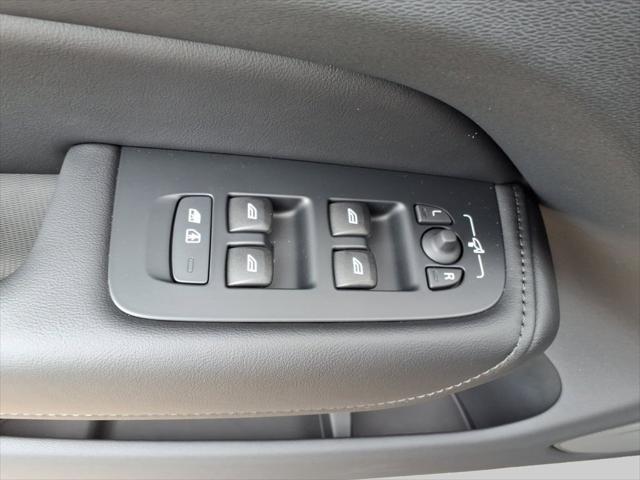 new 2025 Volvo XC60 car, priced at $53,950
