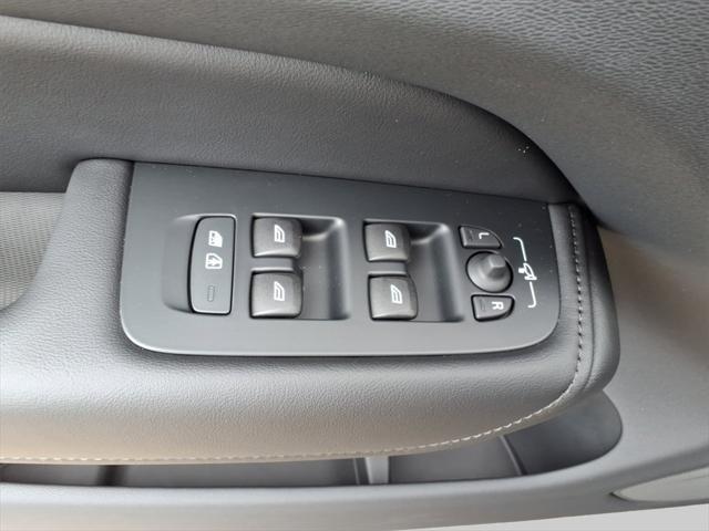 new 2025 Volvo XC60 car, priced at $54,950