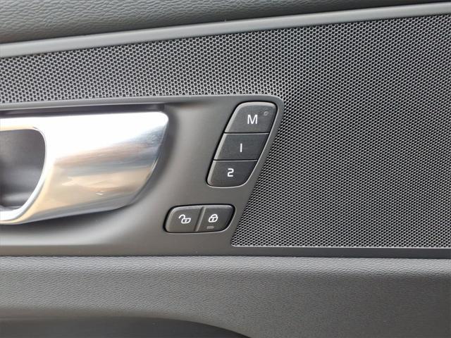 new 2025 Volvo XC60 car, priced at $54,950